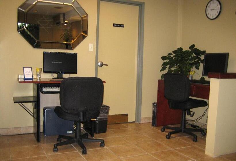 هتل Days Inn By Wyndham San Diego/downtown/convention Center