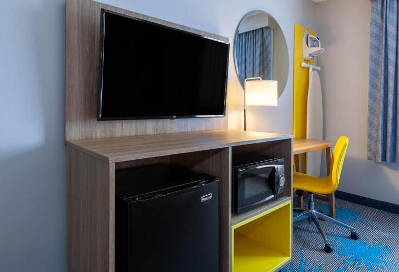 هتل Days Inn By Wyndham Sandusky Cedar Point