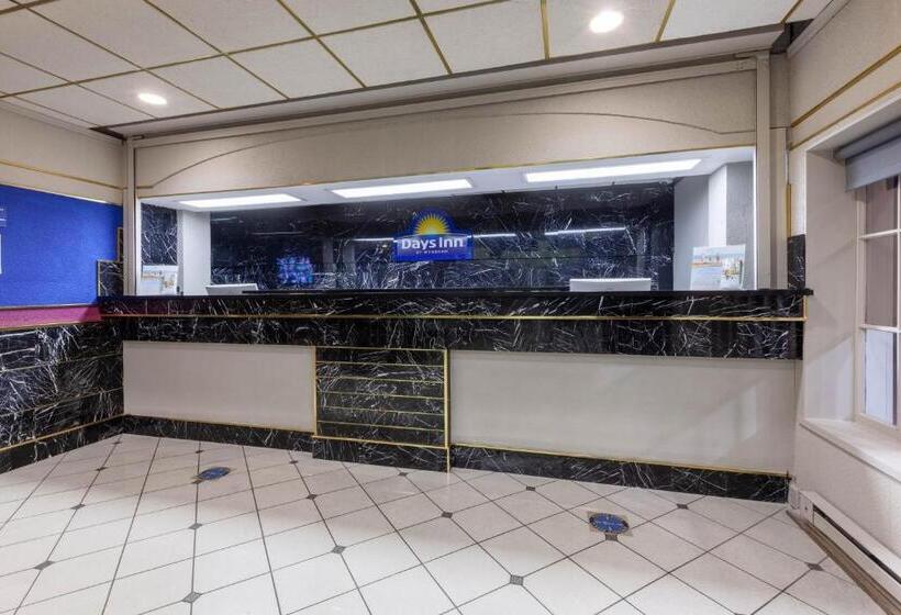 هتل Days Inn By Wyndham Sandusky Cedar Point