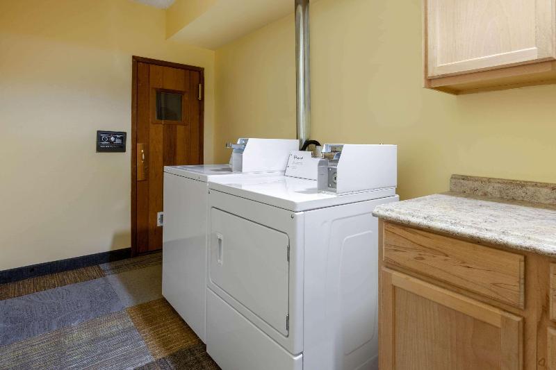 هتل Days Inn By Wyndham Sandusky Cedar Point