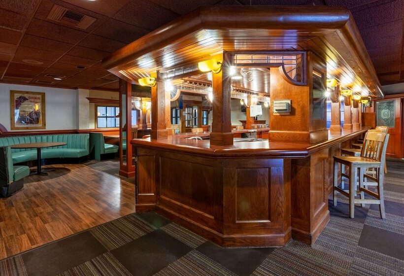 هتل Days Inn By Wyndham Sandusky Cedar Point
