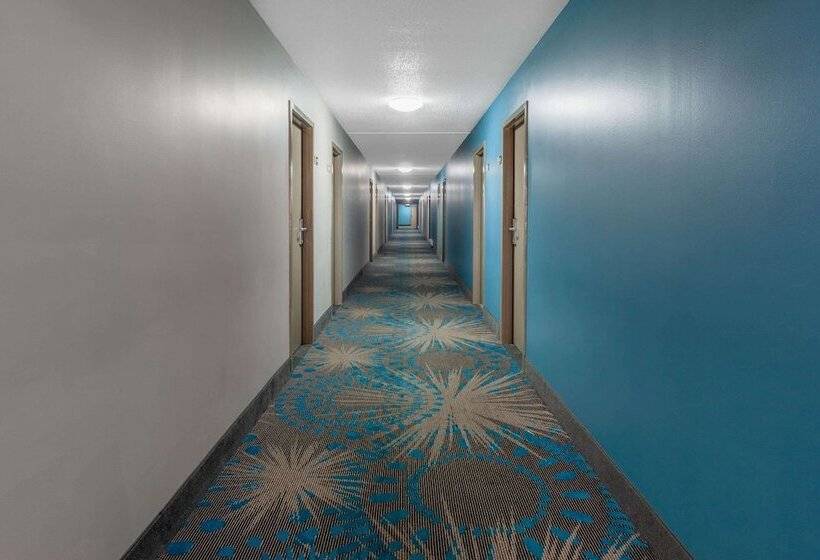 هتل Days Inn By Wyndham Sandusky Cedar Point