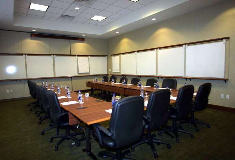هتل Doubletree By Hilton Omaha Downtown