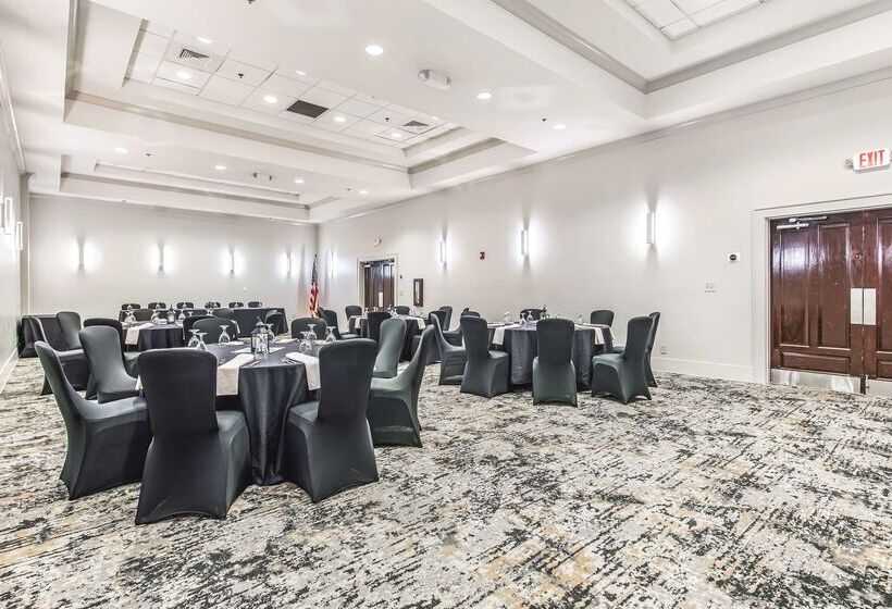 هتل Doubletree By Hilton Columbus