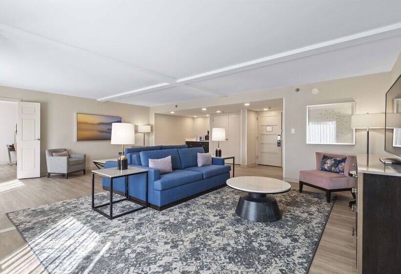 هتل Doubletree By Hilton Columbus