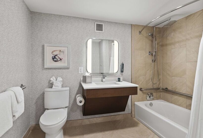 هتل Doubletree By Hilton Columbus
