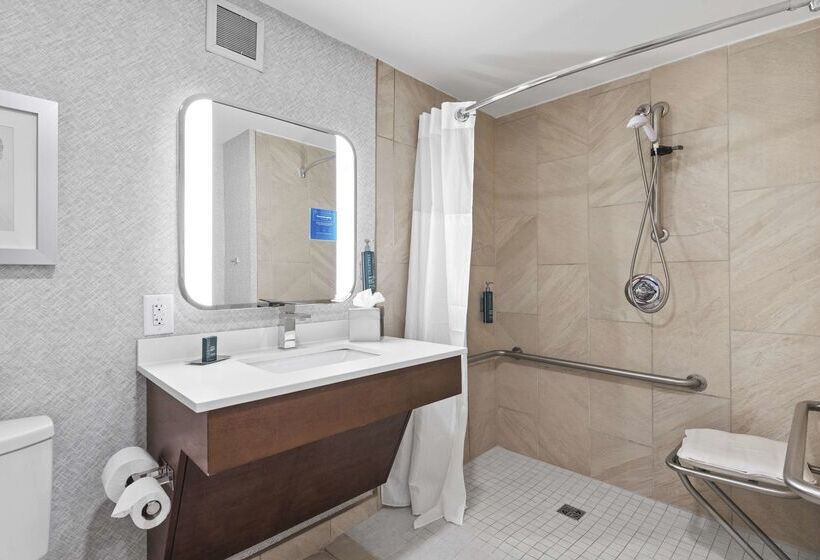 هتل Doubletree By Hilton Columbus