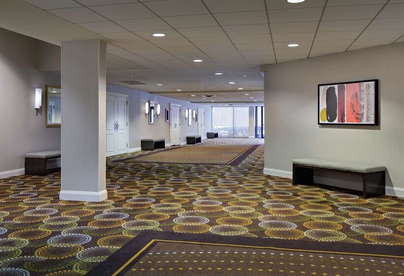 Doubletree By Hilton Fairfield Hotel & Suites