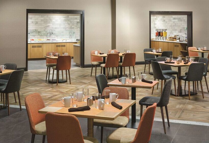 هتل Doubletree By Hilton Colorado Springs