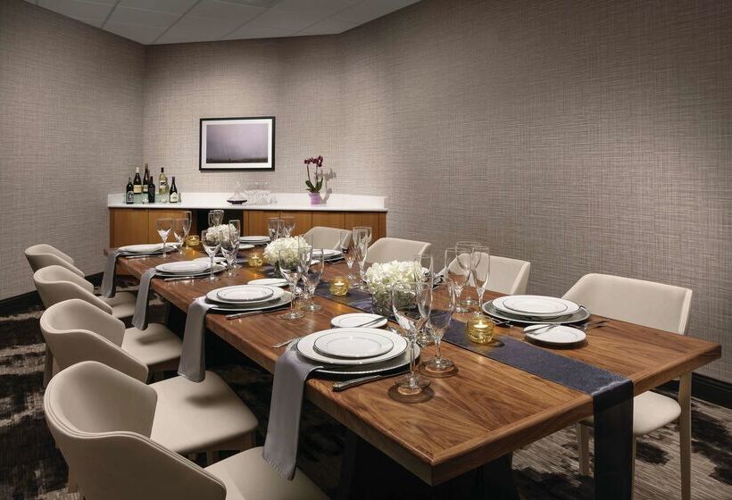 هتل Doubletree By Hilton Colorado Springs