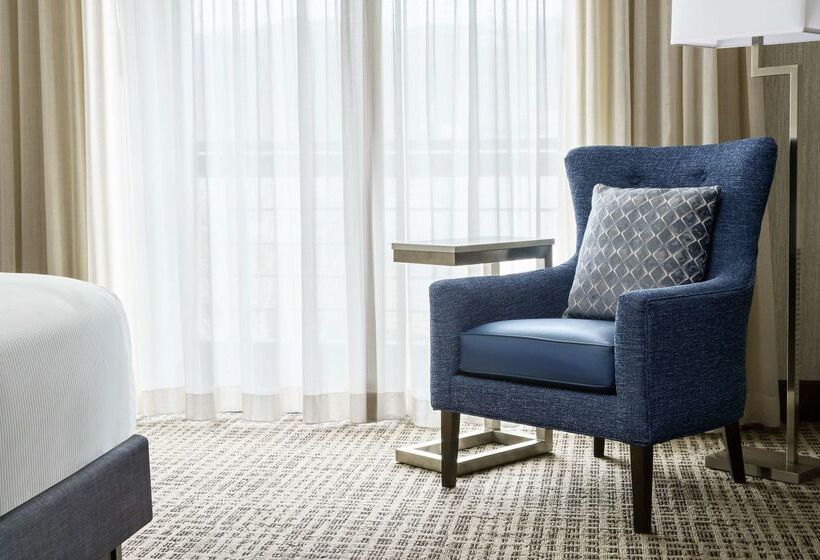 هتل Doubletree By Hilton Colorado Springs