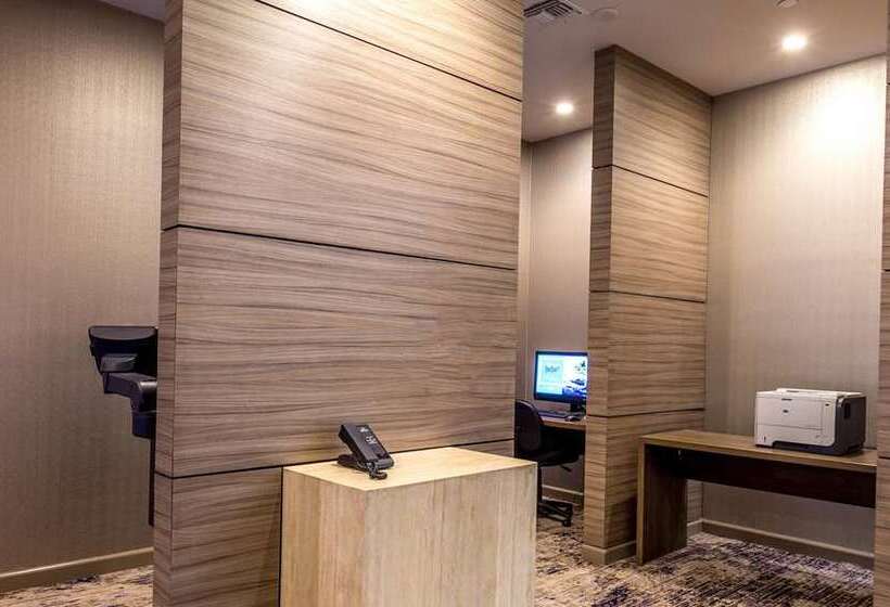 هتل Hilton Los Angeles/universal City