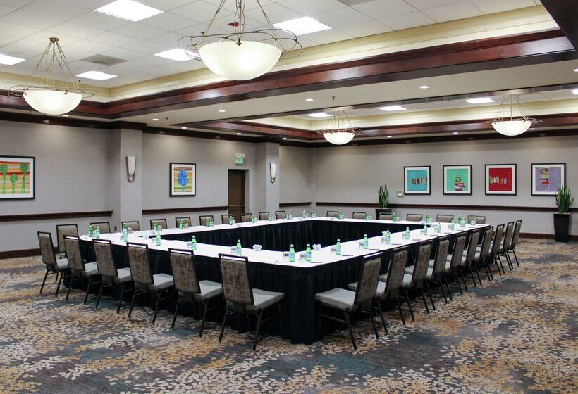 Отель Hilton Sacramento Arden West