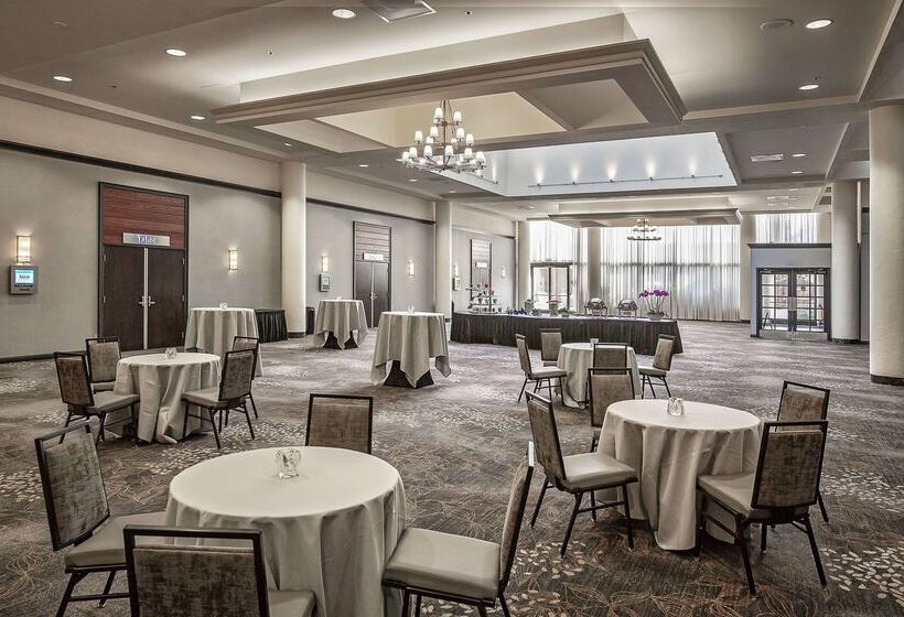 Отель Hilton Sacramento Arden West