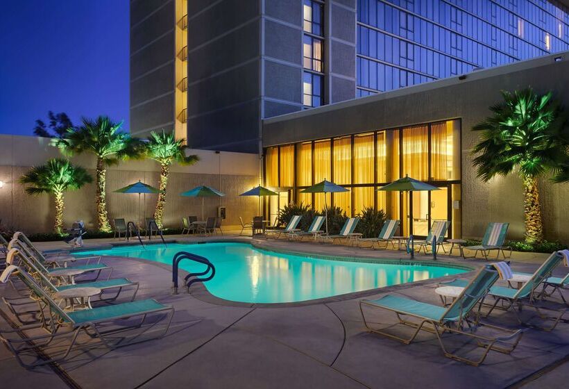 Отель Hilton Sacramento Arden West