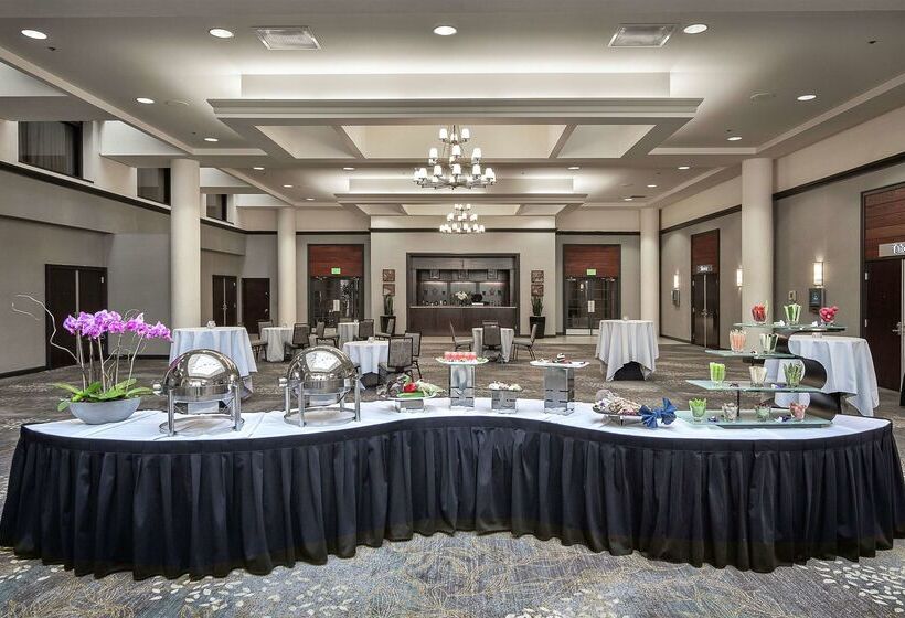 Отель Hilton Sacramento Arden West