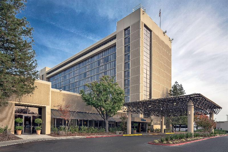 Отель Hilton Sacramento Arden West