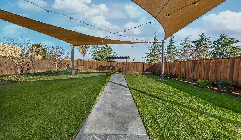 Отель Hilton Sacramento Arden West