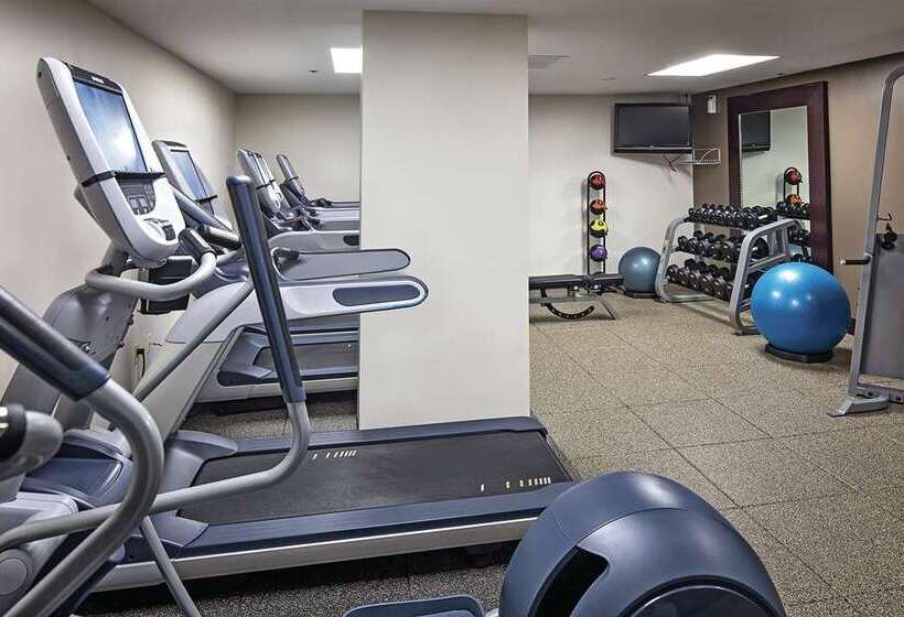 Отель Hilton Sacramento Arden West