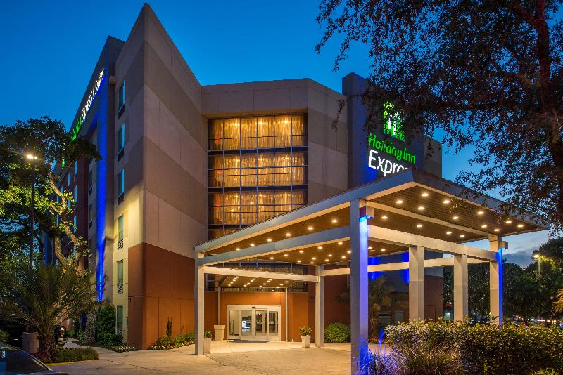 هتل Holiday Inn Express & Suites San Antonio Medical Center North, An Ihg