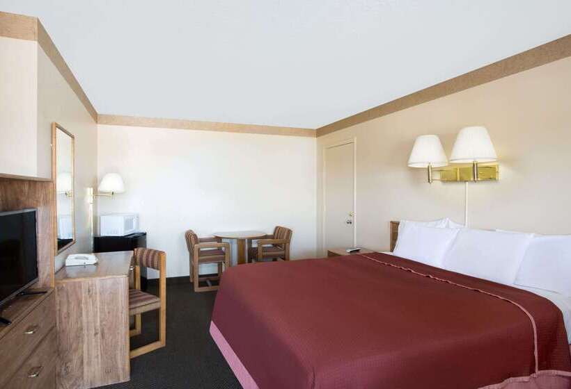 בית מלון כפרי Howard Johnson By Wyndham Brigham City