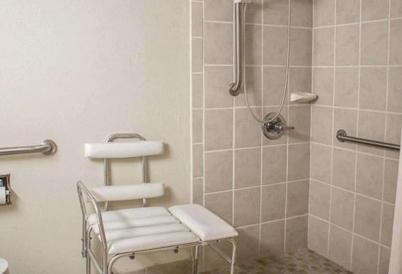 호텔 Norwood Inn & Suites North Conference Center