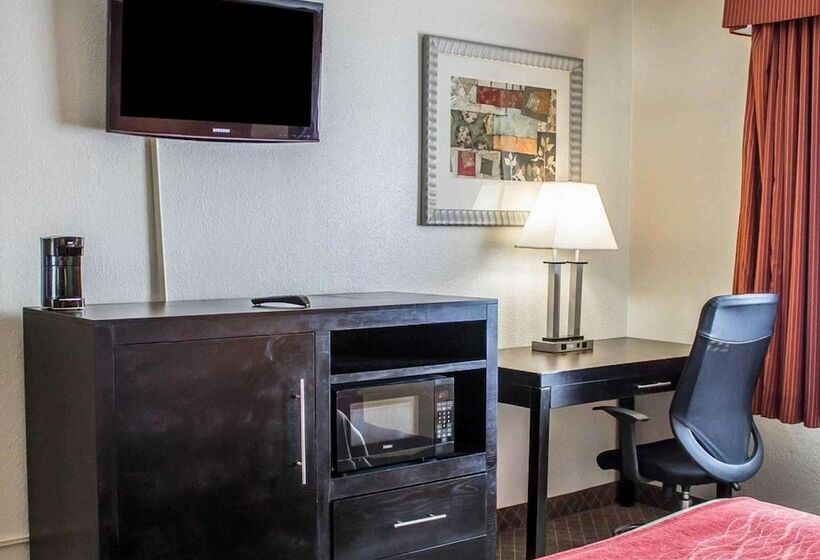 호텔 Norwood Inn & Suites North Conference Center