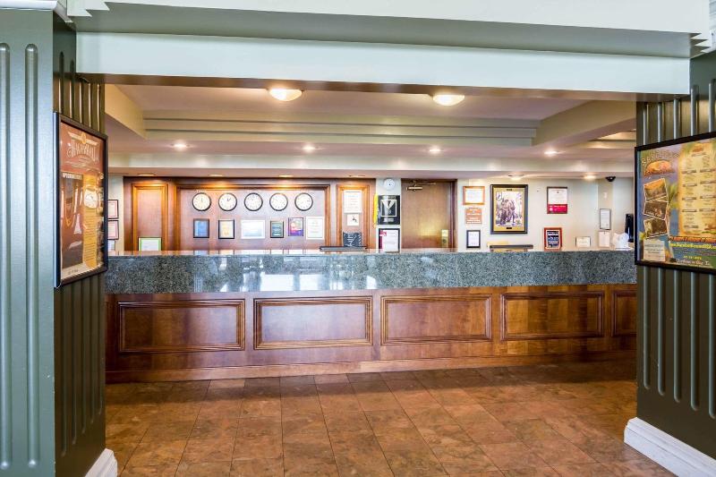 فندق Plaza Inn & Suites