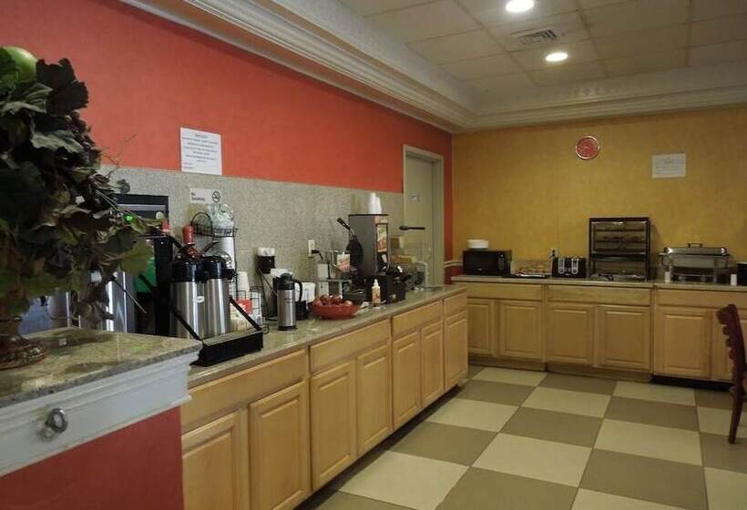 فندق Ramada By Wyndham East Orange