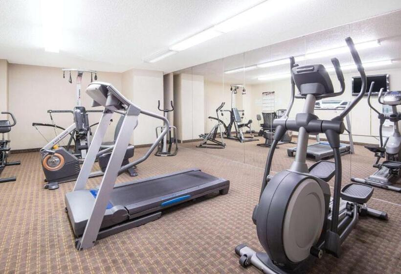 هتل Ramada By Wyndham Enid