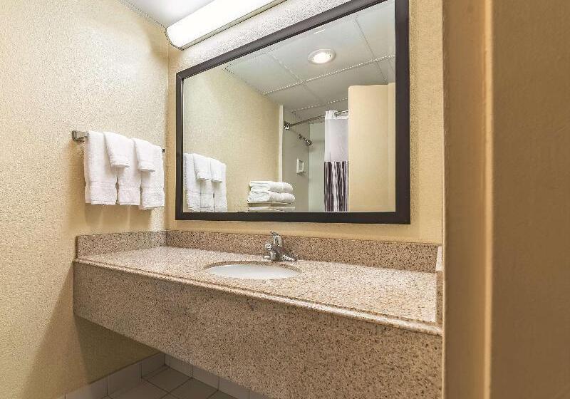فندق Ramada By Wyndham Fairfield Nj