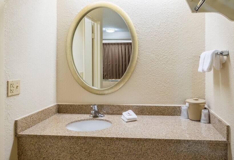 هتل Red Roof Inn Greensboro Airport