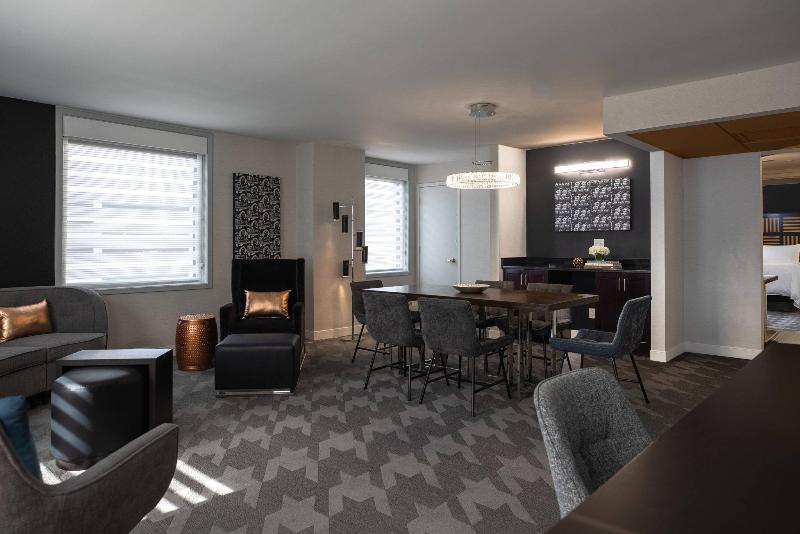 هتل Renaissance Des Moines Savery