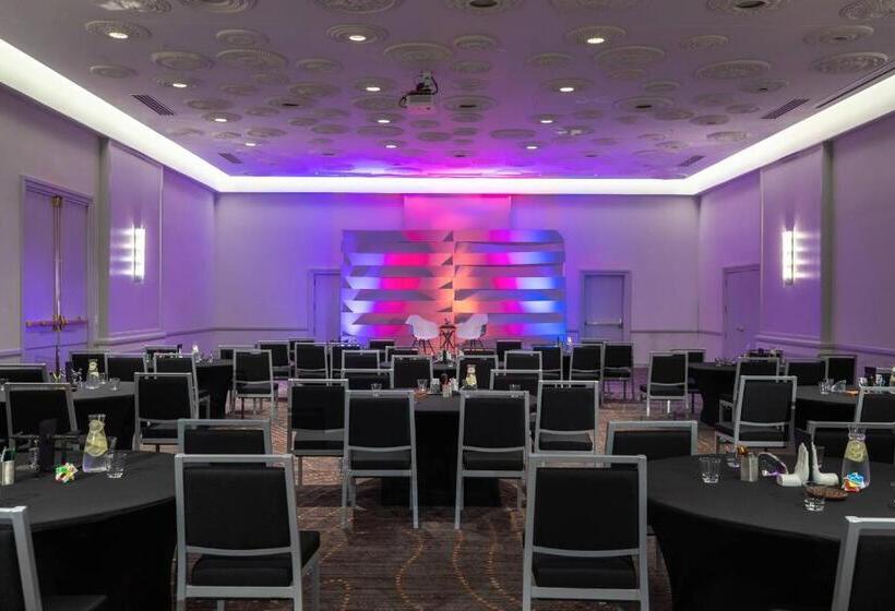 هتل Renaissance Des Moines Savery