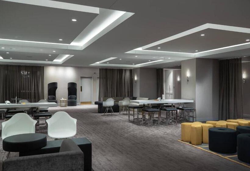 هتل Renaissance Des Moines Savery