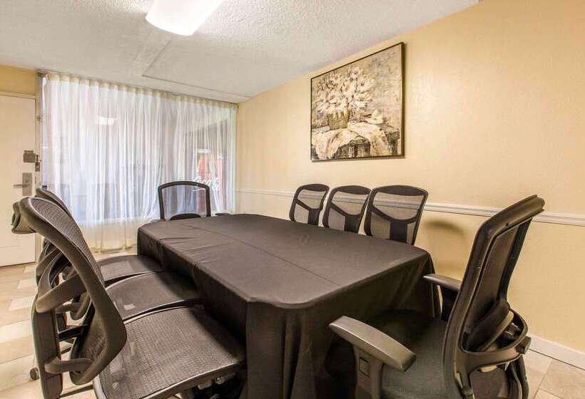 فندق Ramada By Wyndham Santee I 95