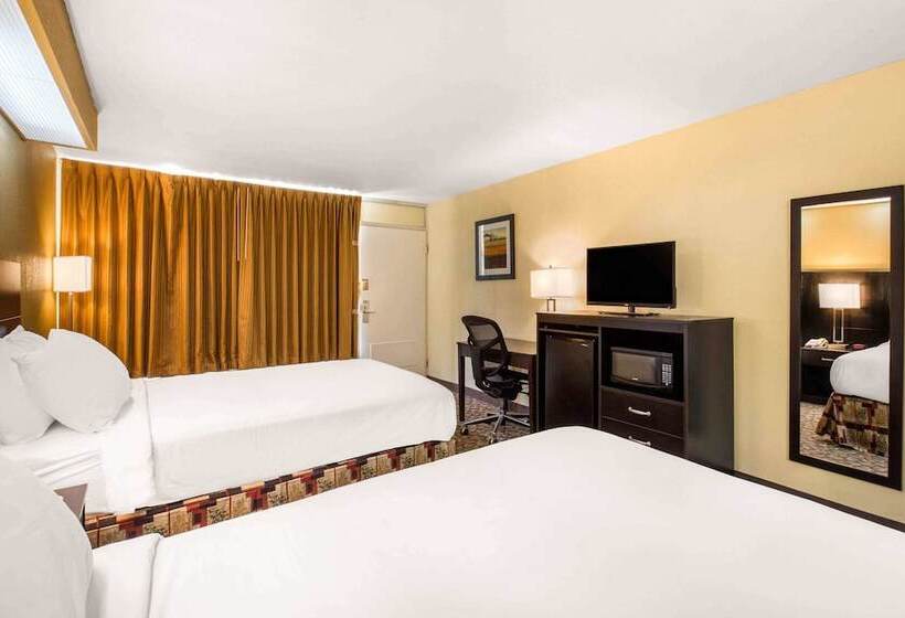 فندق Ramada By Wyndham Santee I 95