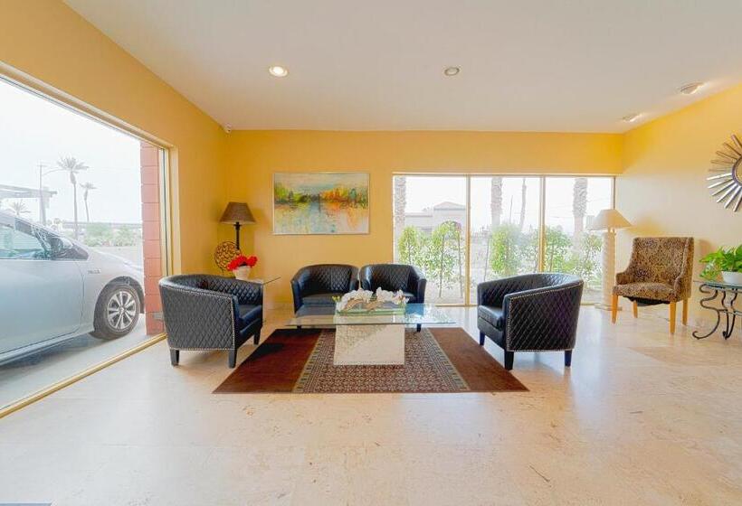 فندق Royal Plaza Inn