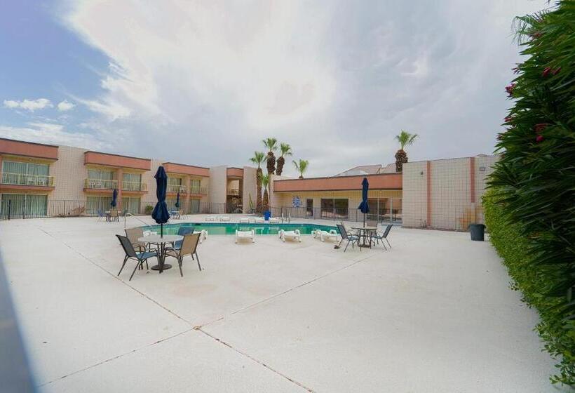 فندق Royal Plaza Inn