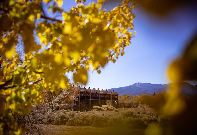 هتل Sagebrush Inn & Suites
