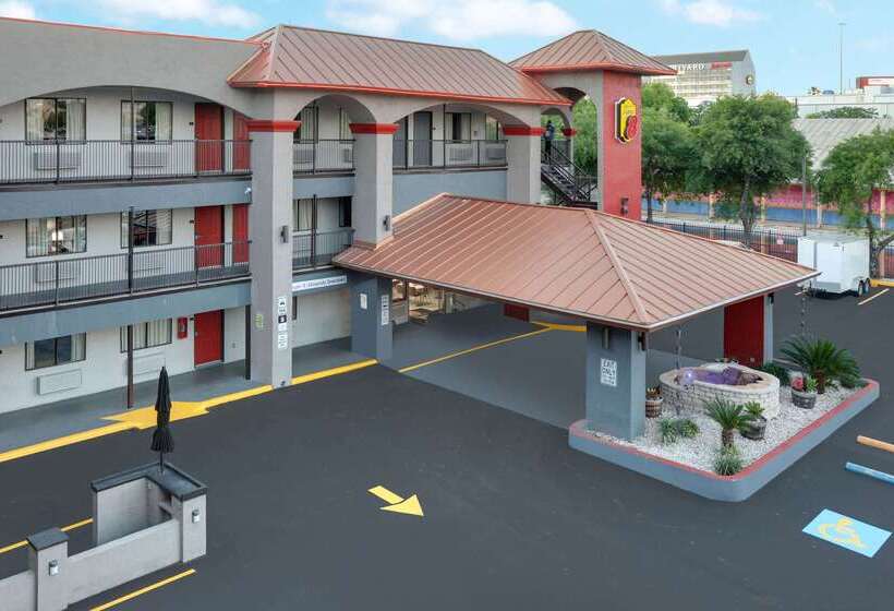 هتل Super 8 By Wyndham Austin University/downtown Area