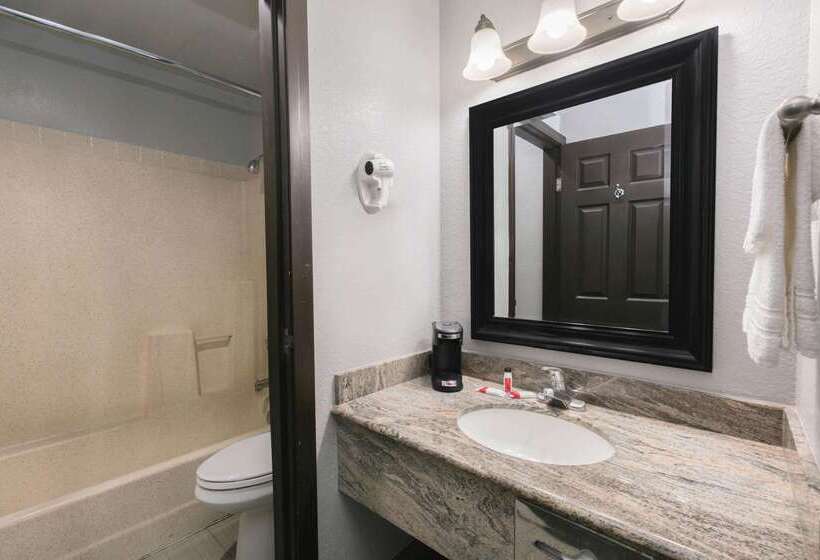 هتل Super 8 By Wyndham Austin University/downtown Area