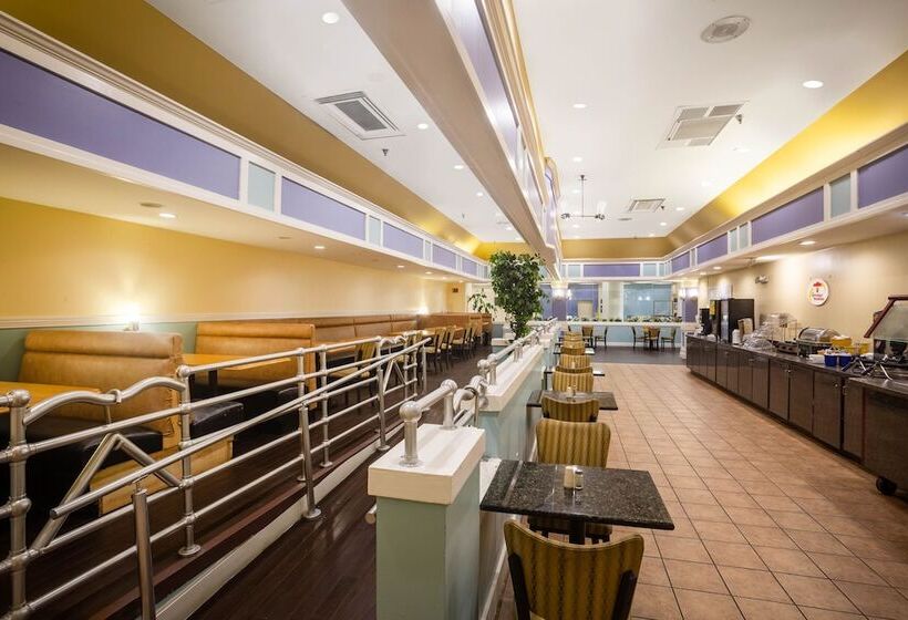 هتل Super 8 By Wyndham Mobile I65