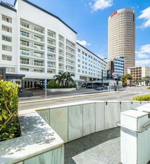 בית מלון כפרי Tampa Riverwalk