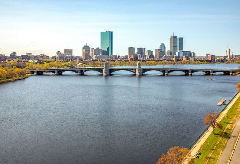 هتل The Royal Sonesta Boston
