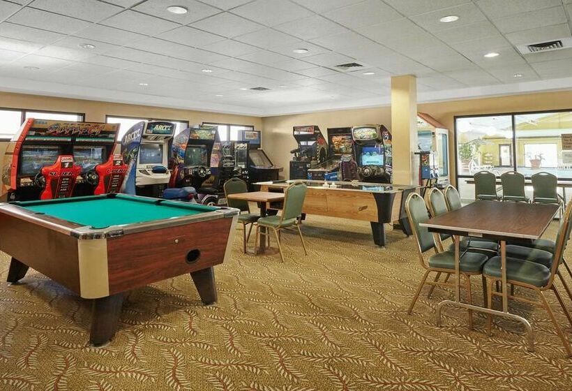 هتل Madison Plaza