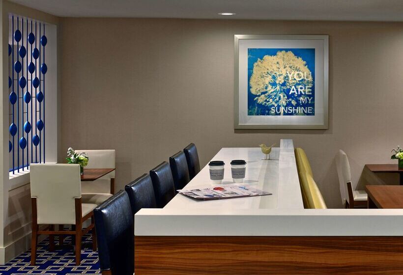 اقامتگاه Sonesta Es Suites Omaha
