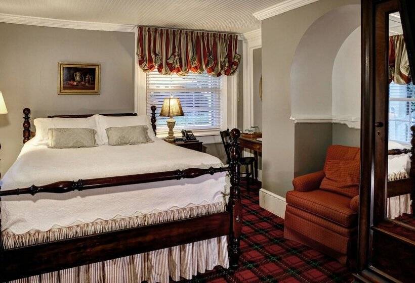 هتل 200 South Street Inn
