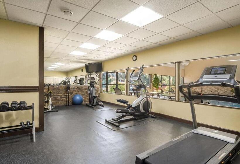 هتل Americinn By Wyndham Grand Rapids Airport North