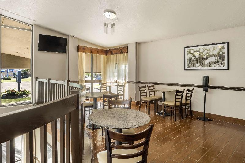 هتل Americinn By Wyndham Grand Rapids Airport North
